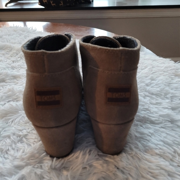 Tom's Desert Wedge Booties - Picture 7 of 9